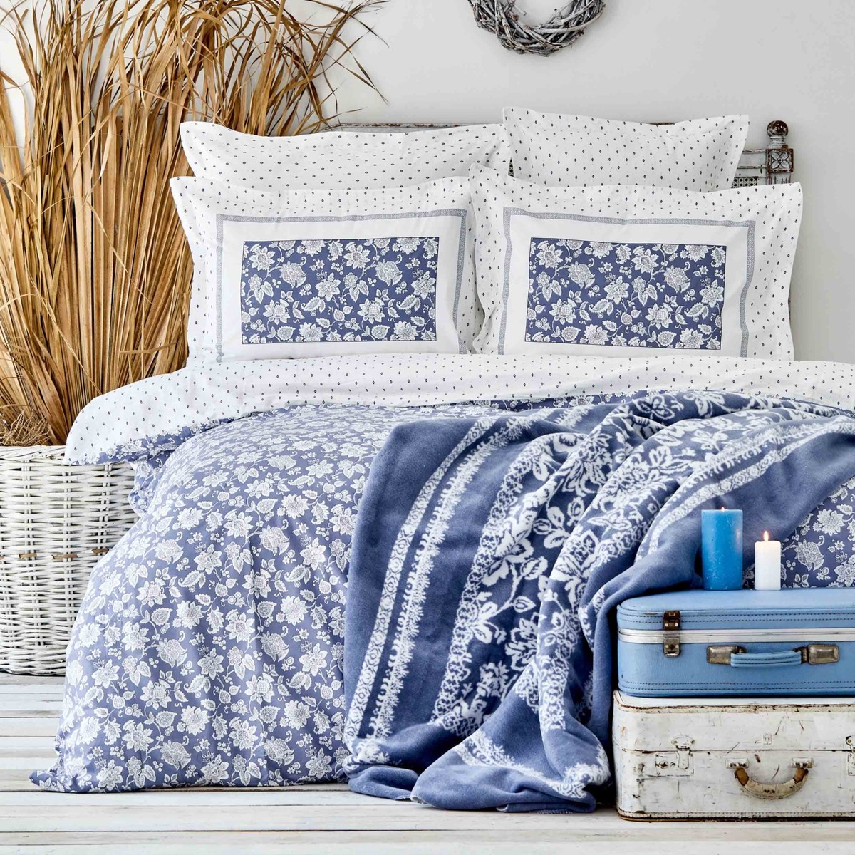 110000235396843.jpg Karaca Home Celerina Mavi %100 Pamuk Çift Kişilik Fitted Nevresim Takımı - Görsel 1