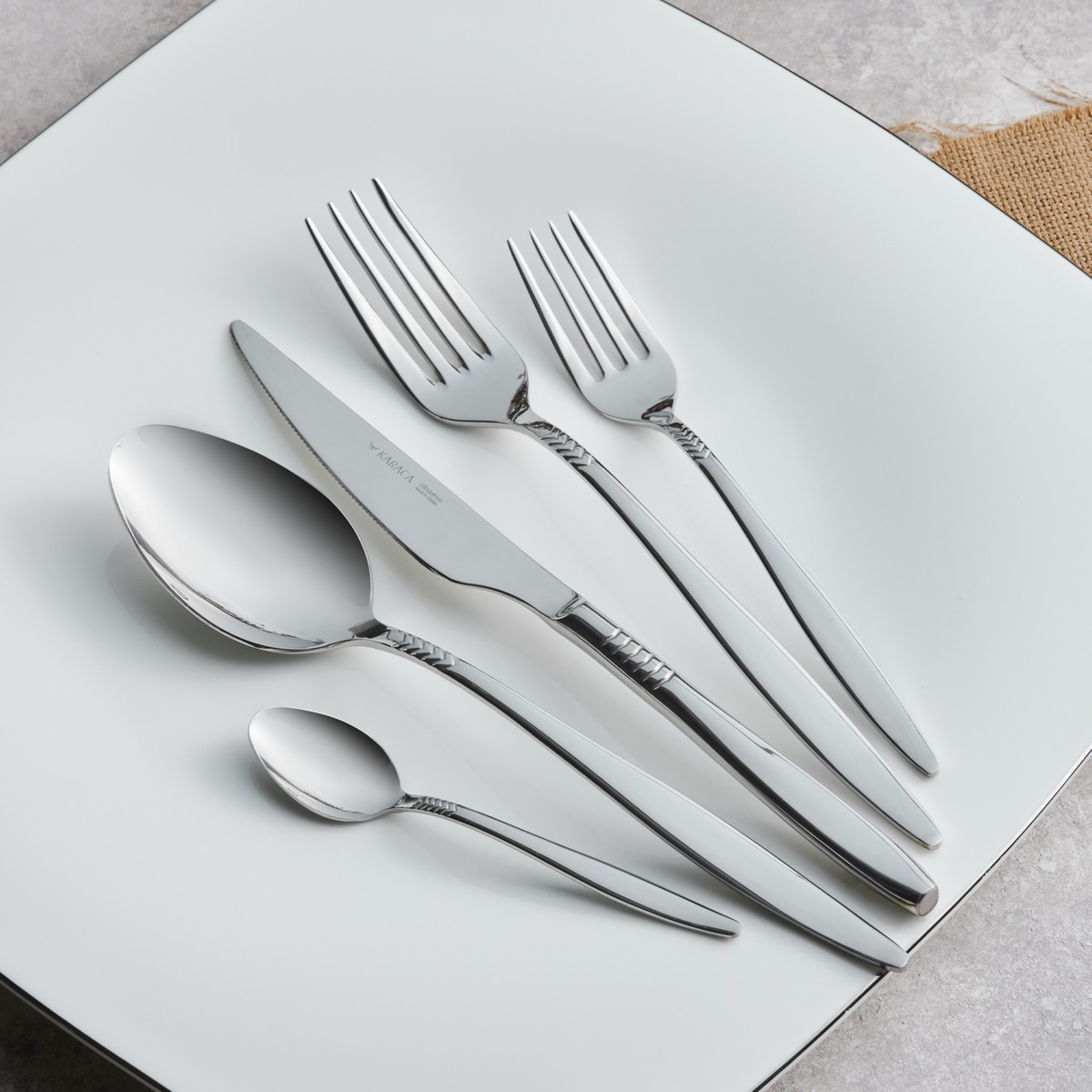 110000249663587.jpg Karaca Laurel 30 Parça 6 Kişilik Elegance Kutulu Çatal Kaşık Bıça - Görsel 1