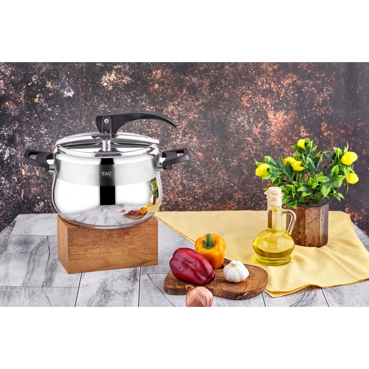 110000282360519.jpg Taç Bengü Pro Düdüklü Tencere Siyah 8 Lt - Görsel 1