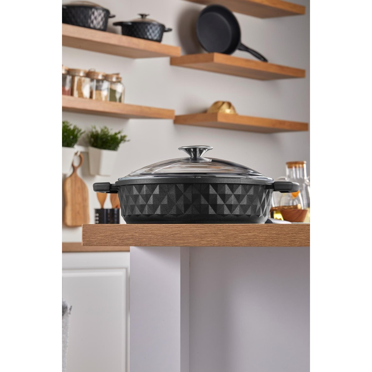 110000472664739.jpg Taç Bella Cam Kapak Döküm Basık Tencere 28 cm - Görsel 1