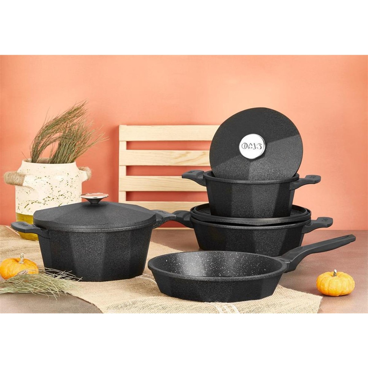 110000550940740.jpg Şirin Eşyalarım Piramit Karbon 7 Parça Döküm Tencere Seti - Görsel 1