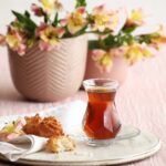 Alya Serisi 12 Parça Şeffaf Çay Bardağı ve Tabak Seti - Lav Cam Desenli