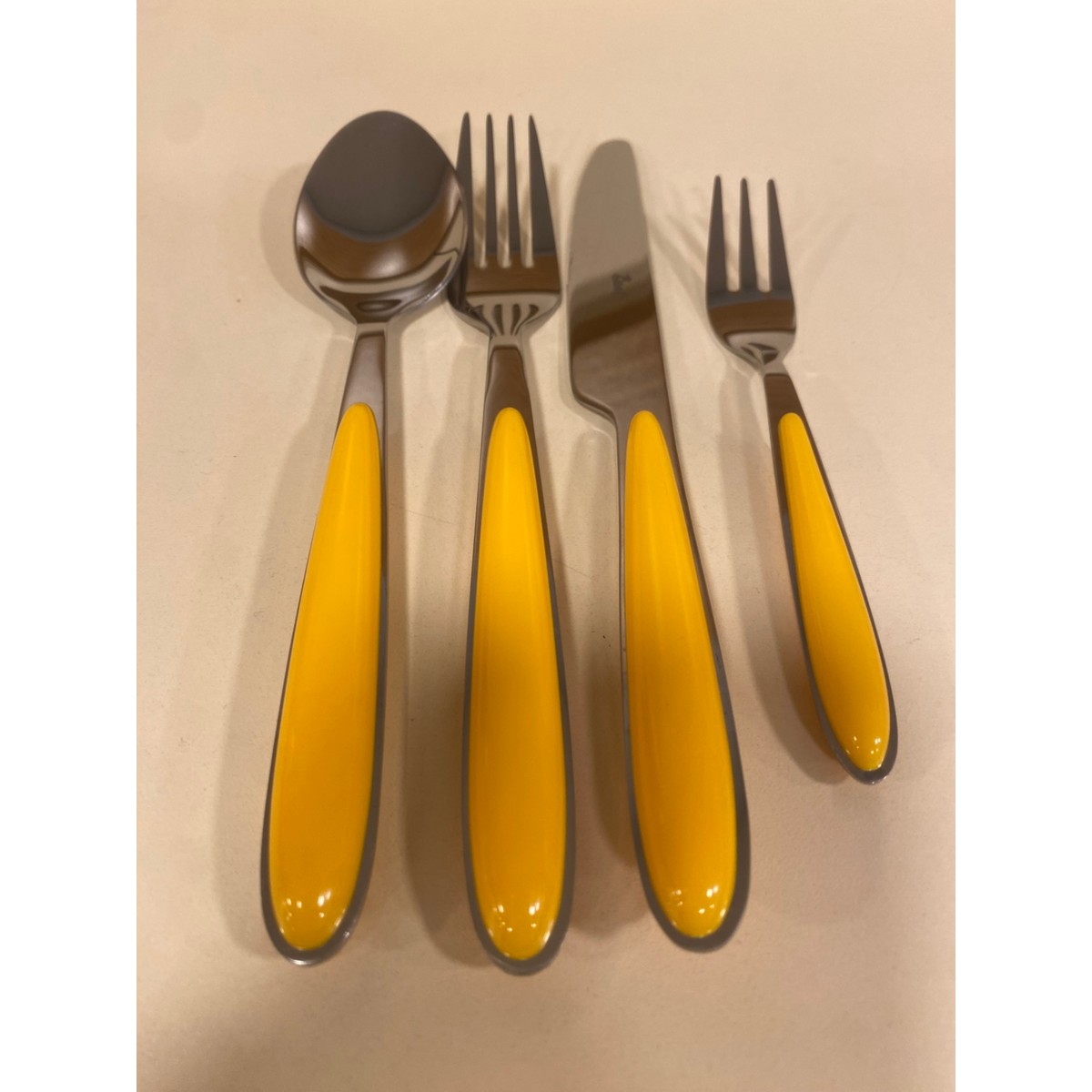 110000992821414.jpg Plus Home Kaşık Çatal Bıçak Takımı 24 Parça Çelik Sarı Kulplu - Görsel 1