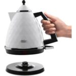 DeLonghi Brillante 1,7 Lt Su Isıtıcı - Paslanmaz Çelik Gövde, Otomatik Kapanma Özelliği, Hızlı Isıtma, 360° Dönebilir Taban, Beyaz Renk - Görsel 2