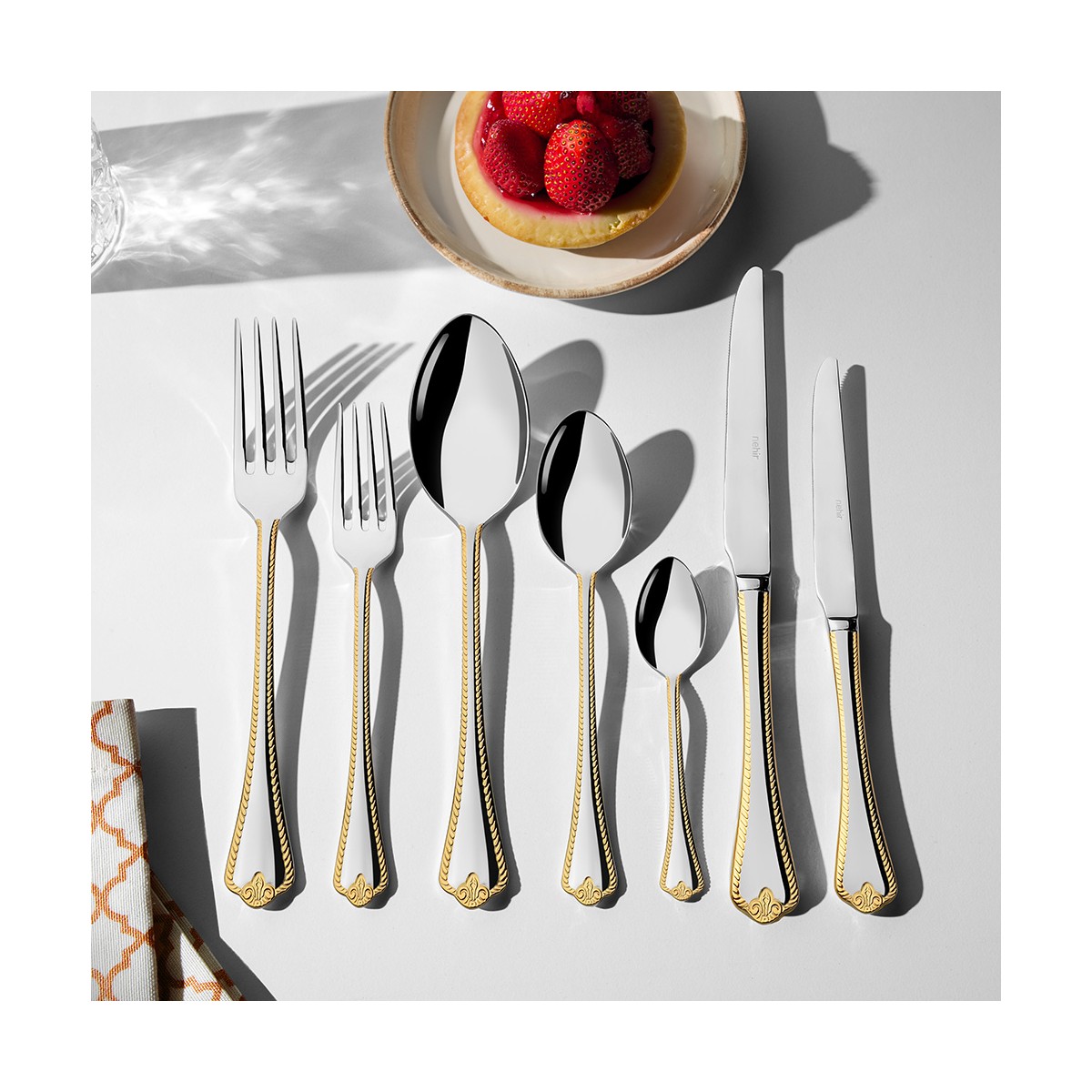 110001035392373.jpg Nehir Fulya Altın Sade 12 Kişilik 89 Parça Deri Kutulu Çatal Kaşık Bıçak Takımı - Görsel 1