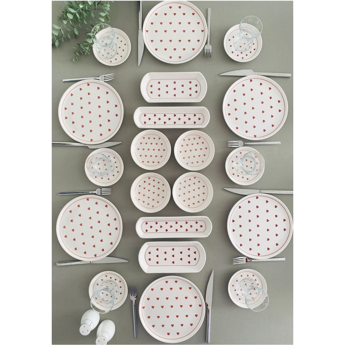 110001117757015.jpg Hooly Love 6 Kişilik 20 Parça Kırmızı Kalp Model Kahvaltı Takımı - Görsel 1