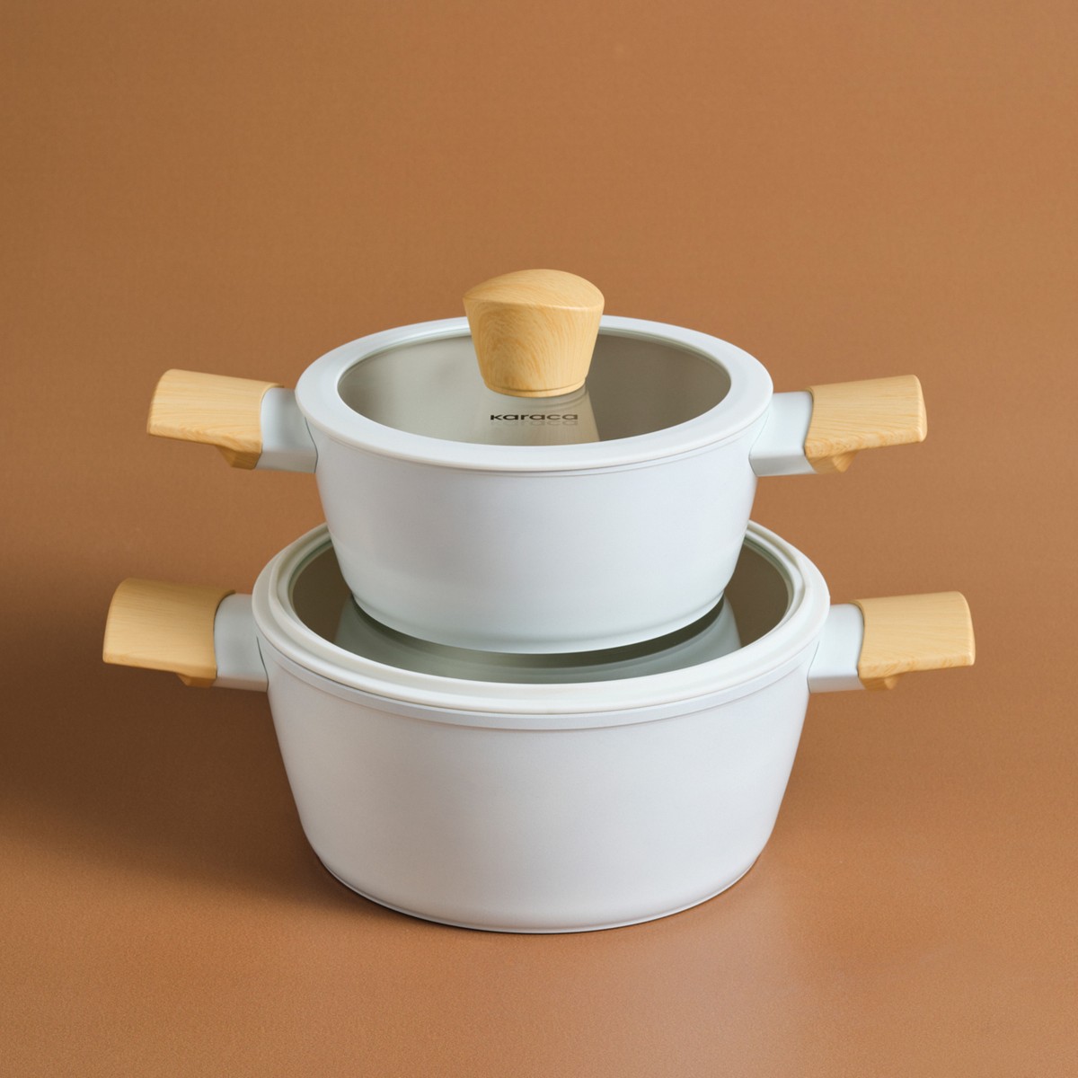 110001136931968-1.jpg Karaca x Refika Swiss Crystal Almond Cream Indüksiyon Tabanlı Midi 4 Parça Tencere Seti - Görsel 1