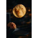 YUNUSOĞLU HOME Siyah Granit Krep Tavası 24 cm – Yanmaz Yapışmaz Yüzeyli, Ergonomik Saplı Döküm Krep Tava - Görsel 3