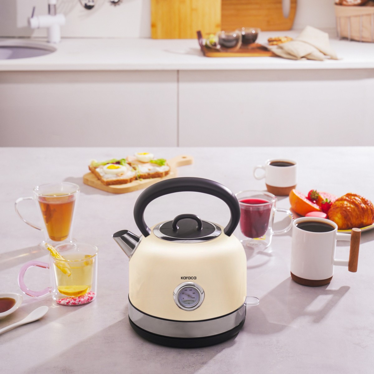 110001210913355.jpg Karaca Retro 2202 Su Isıtıcısı Kettle Krem 2200W - Görsel 1