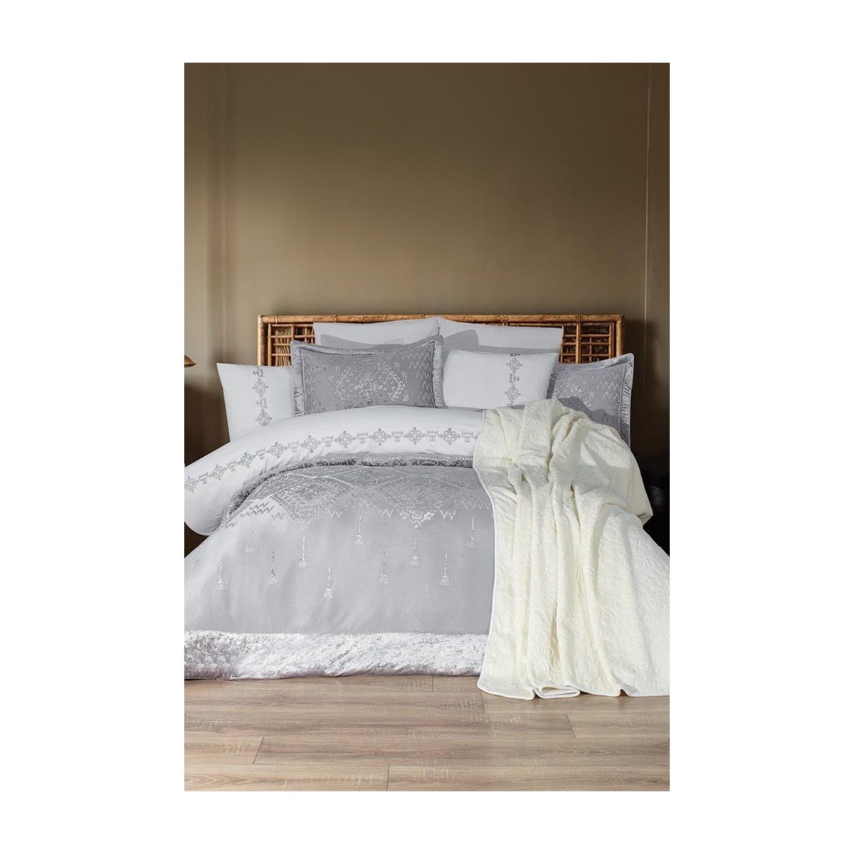 110001213652097.jpg Çeyiz Diyarı Mercan 10 Parça Battaniyeli Çeyiz Seti Gri - Görsel 1