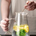 Meturas 1800ML Dayanıklı Vakumlu Cam Sürahi Metal Süzgeç ve Kapaklı - Görsel 2