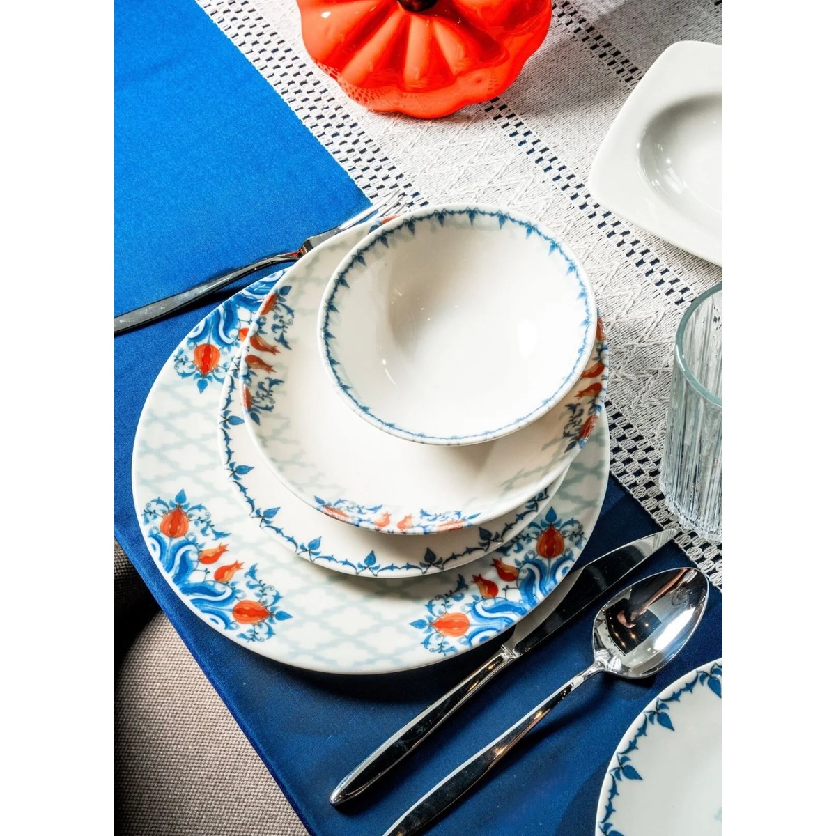 110001236353290.jpg Color Craft Tulü Porselen 6 Kişilik 24 Parça Taç Desen Yemek Takımı - Görsel 1